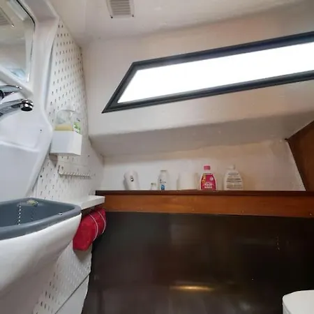 Sleep Aboard A Beautiful Sailboat In - Marina Parque Nacoes Lisboa