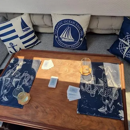 Hotel na wodzie Sleep Aboard A Beautiful Sailboat In Lisbon - Marina Parque Das Nacoes *