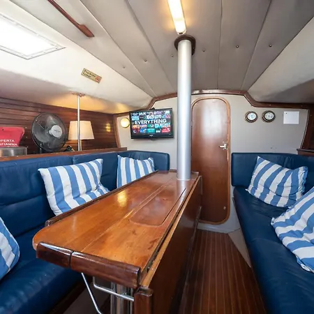 بوتيل Sleep Aboard A Beautiful Sailboat In - Marina Parque Nacoes *