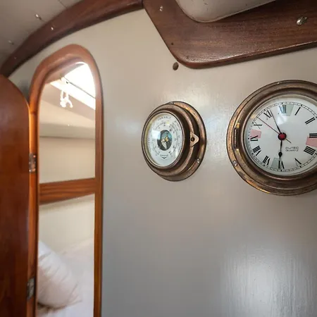 بوتيل Sleep Aboard A Beautiful Sailboat In - Marina Parque Nacoes *