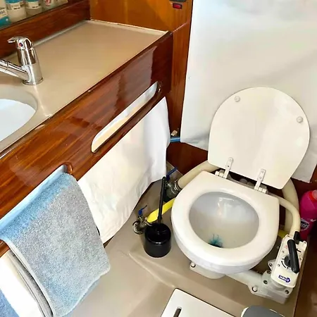 بوتيل Sleep Aboard A Beautiful Sailboat In - Marina Parque Nacoes Lisboa