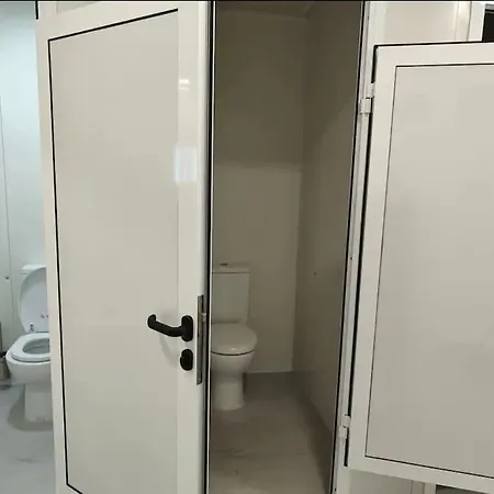 Sleep Aboard A Beautiful Sailboat In Lisbon - Marina Parque Das Nacoes Ботель