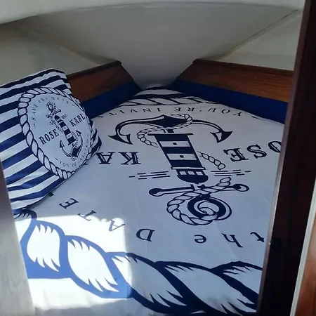 Sleep Aboard A Beautiful Sailboat In Lisbon - Marina Parque Das Nacoes Botel Lisbon