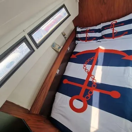 Sleep Aboard A Beautiful Sailboat In Lisbon - Marina Parque Das Nacoes Лиссабон