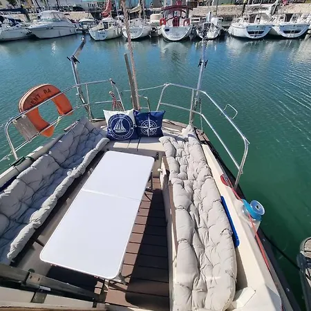 Botel Sleep Aboard A Beautiful Sailboat In Lisbon - Marina Parque Das Nacoes Lisbon