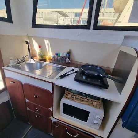 Sleep Aboard A Beautiful Sailboat In Lisbon - Marina Parque Das Nacoes