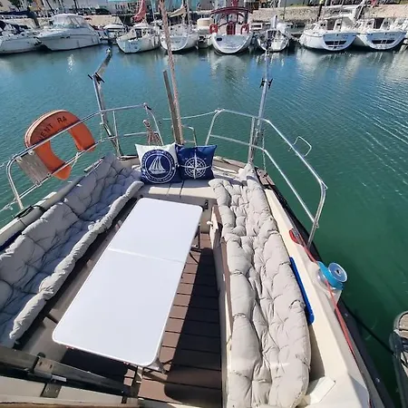 Sleep Aboard A Beautiful Sailboat In Lisbon - Marina Parque Das Nacoes Botel Lissabon