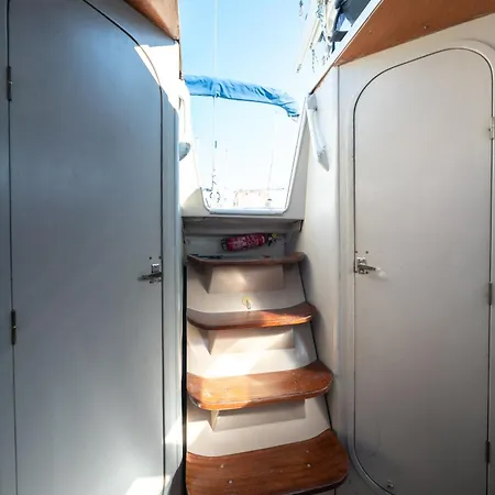 Sleep Aboard A Beautiful Sailboat In - Marina Parque Nacoes Botel Lisbona