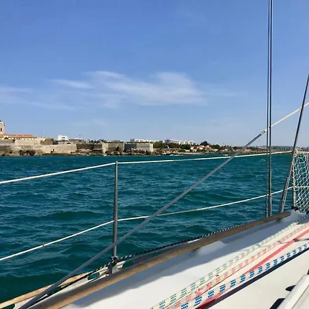 Sleep Aboard A Beautiful Sailboat In - Marina Parque Nacoes 船上ホテル *